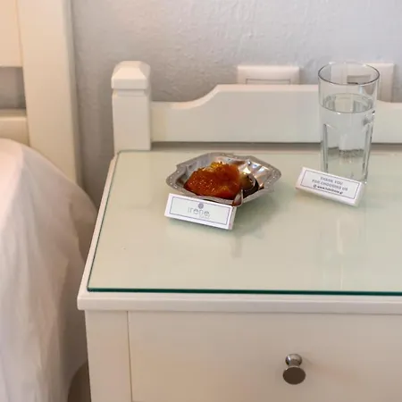 Irene - Beachfront ホテル 2*