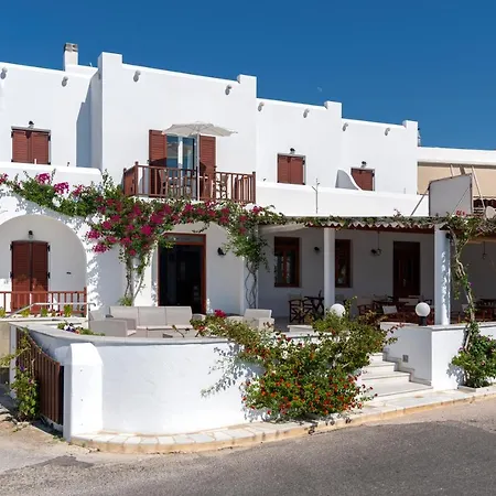 Irene - Beachfront ホテル 2*