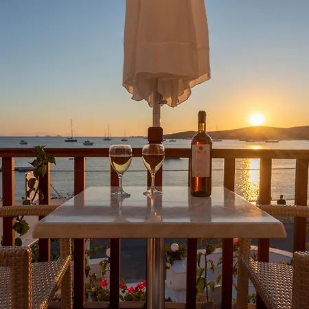 ホテル Irene - Beachfront 2*