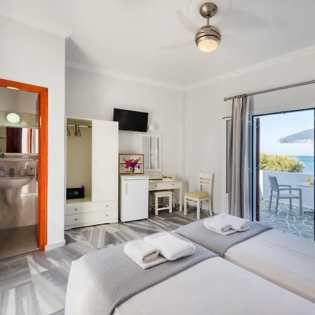 ホテル Irene - Beachfront 2*