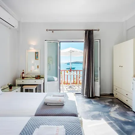 ホテル Irene - Beachfront 2*