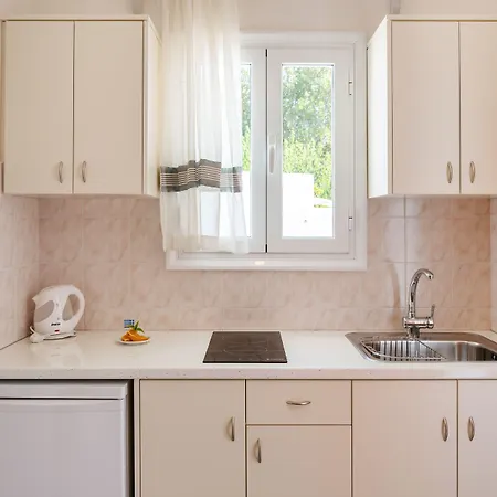 Irene - Beachfront 2* パロス島