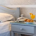 Irene - Beachfront Hotel